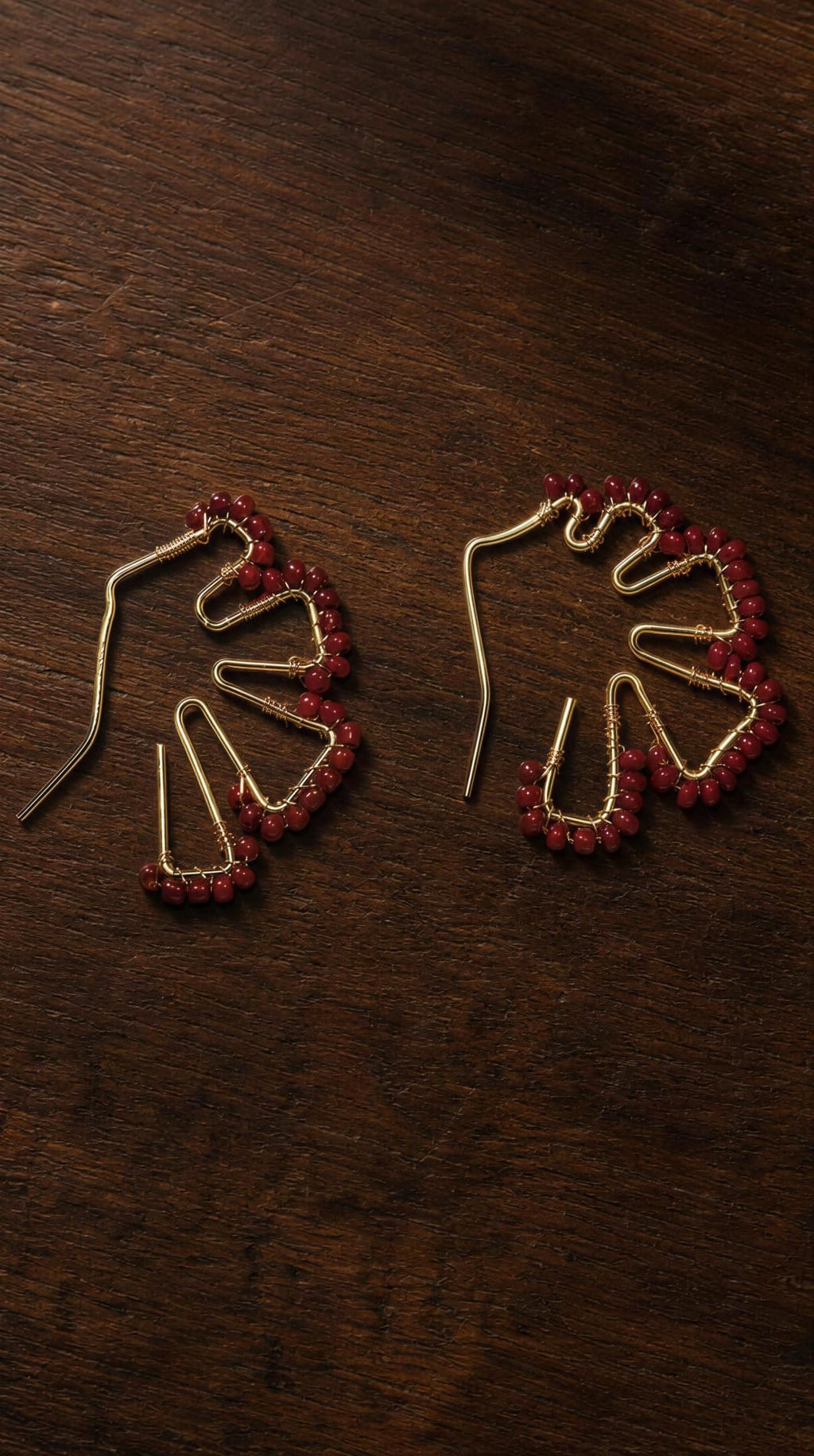 Pendientes alambre dorado pétalos