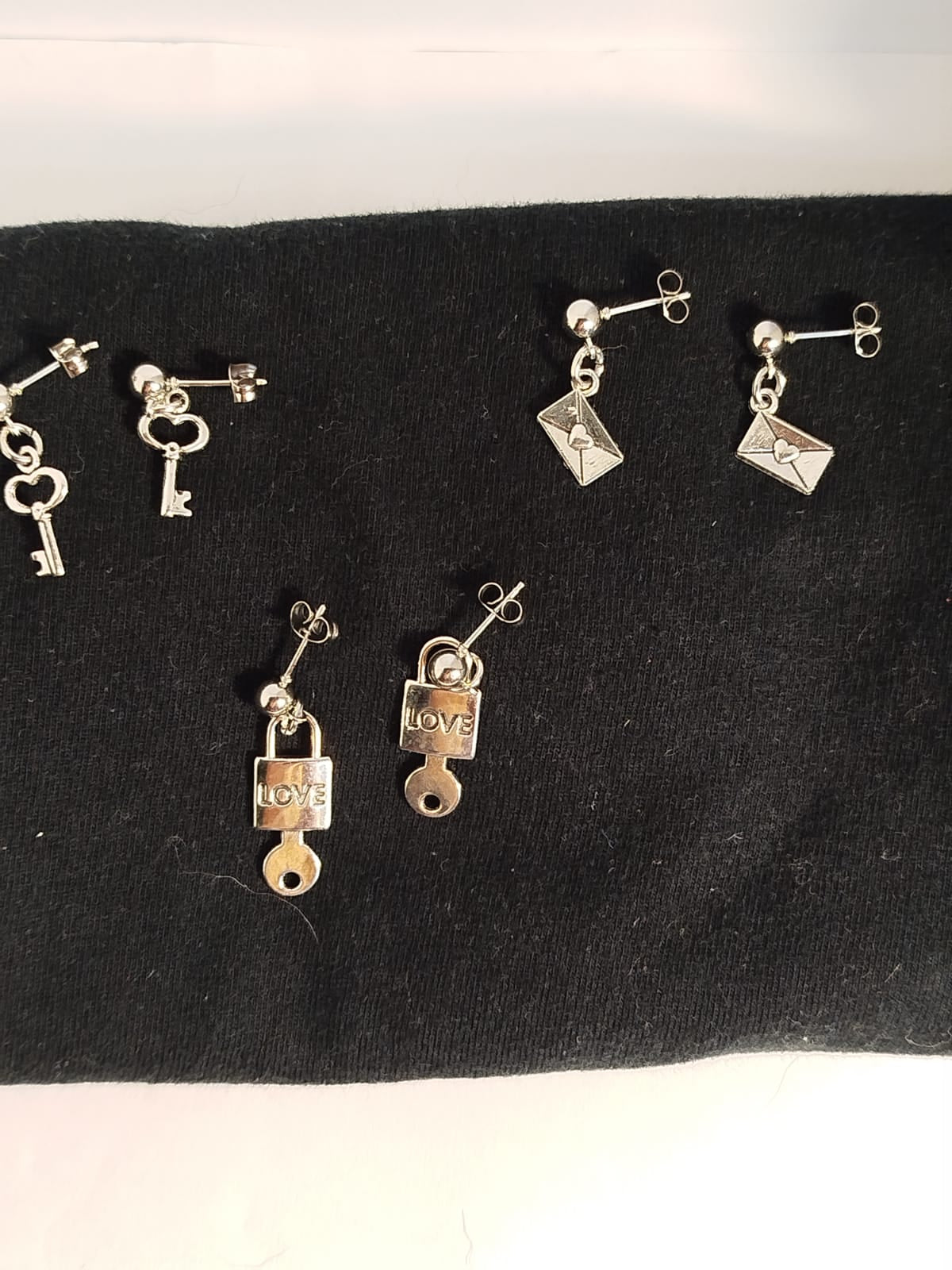 Pendientes Plateados con diferentes dijes