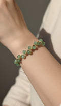 Pulsera de alambre dorado con aventurina verde