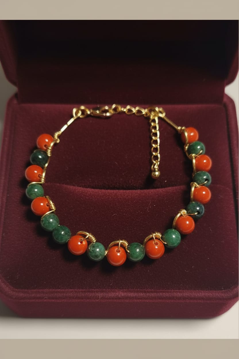 Pulsera alambre dorado con lapislázuli i Jade coral rojo