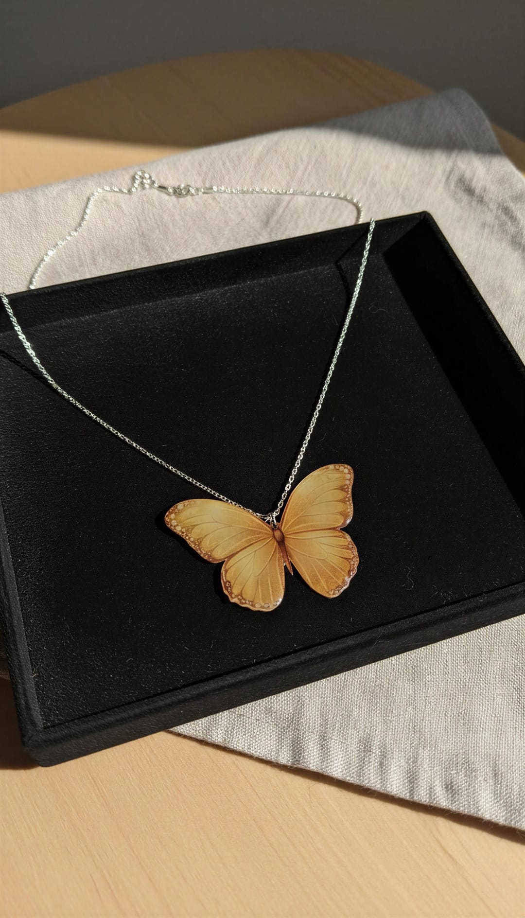 Mariposa Grande color caramelo