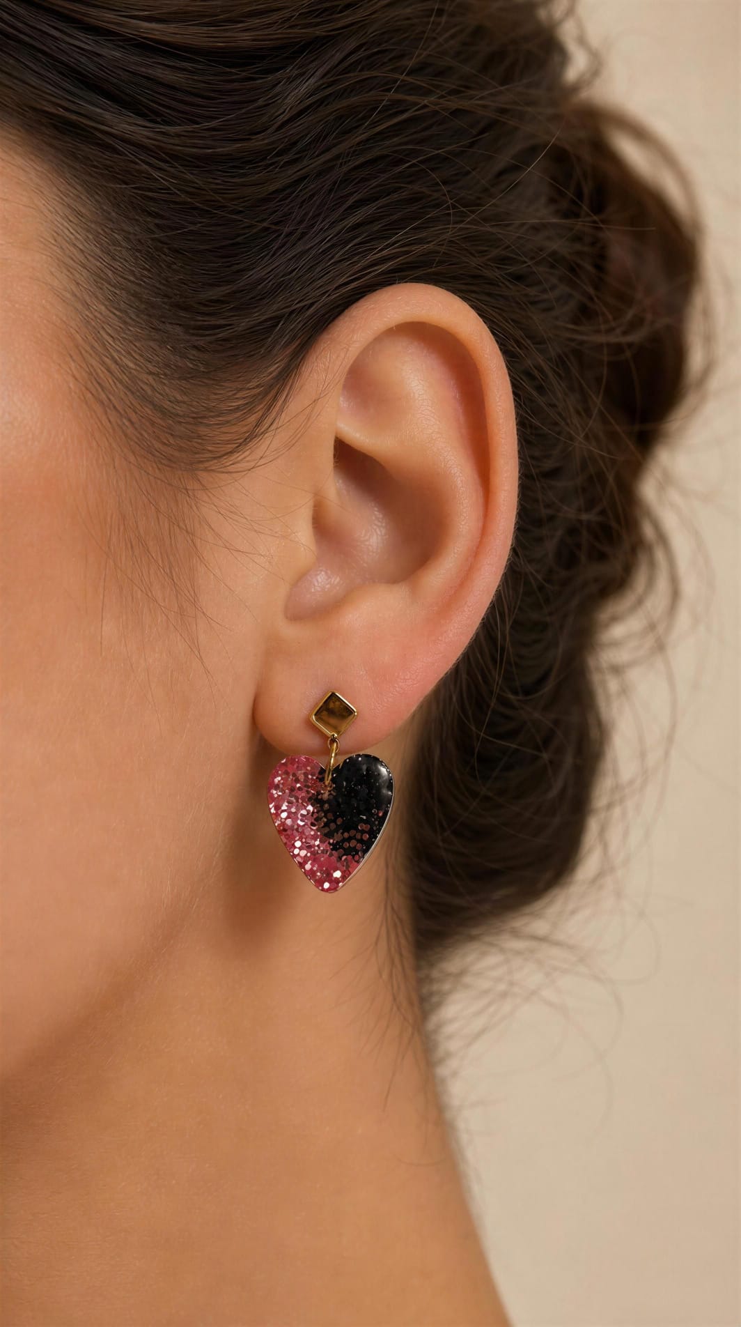 Pendientes de resina en forma de corazón rosa y negro