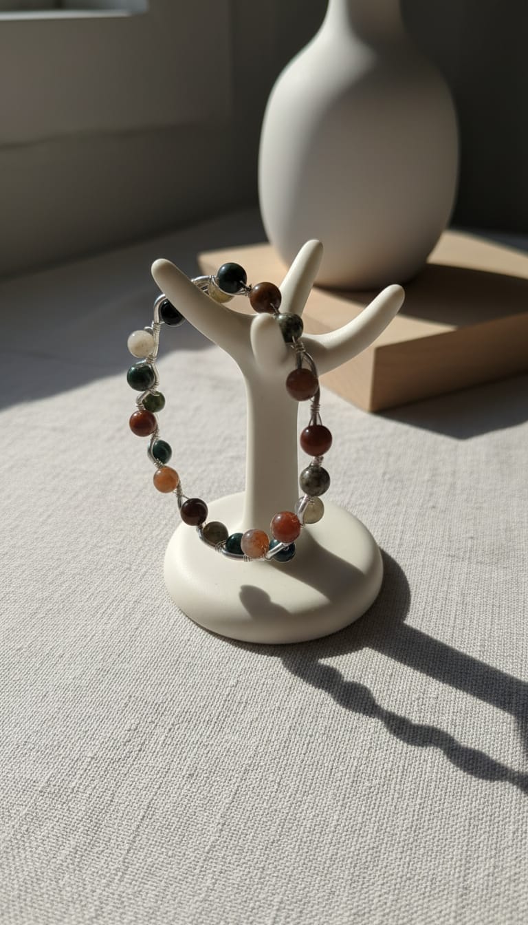 Pulsera de alambre plateada con piedra amazónica